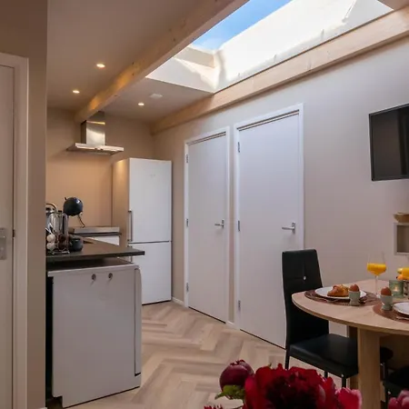 아파트 Tiny House In Aan Zee, The Netherlands *